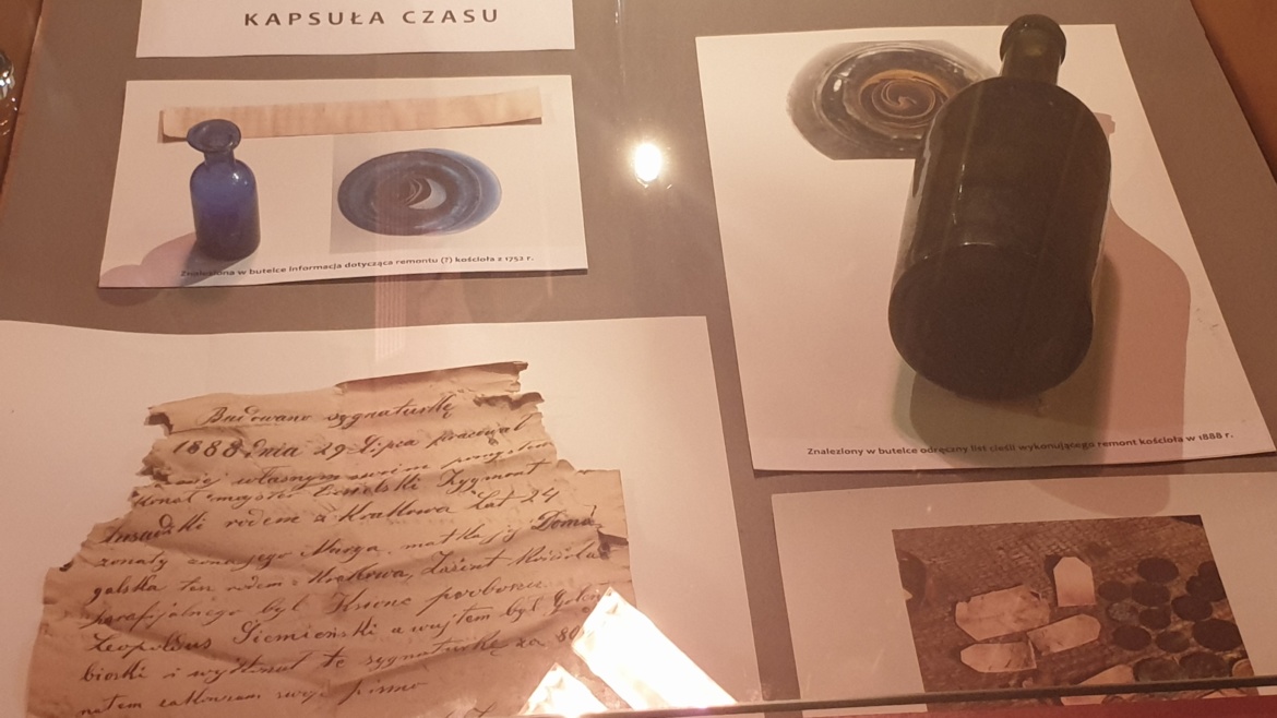 Zamknięcie kapsuły czasu i&nbsp;poświęcenie krzyża